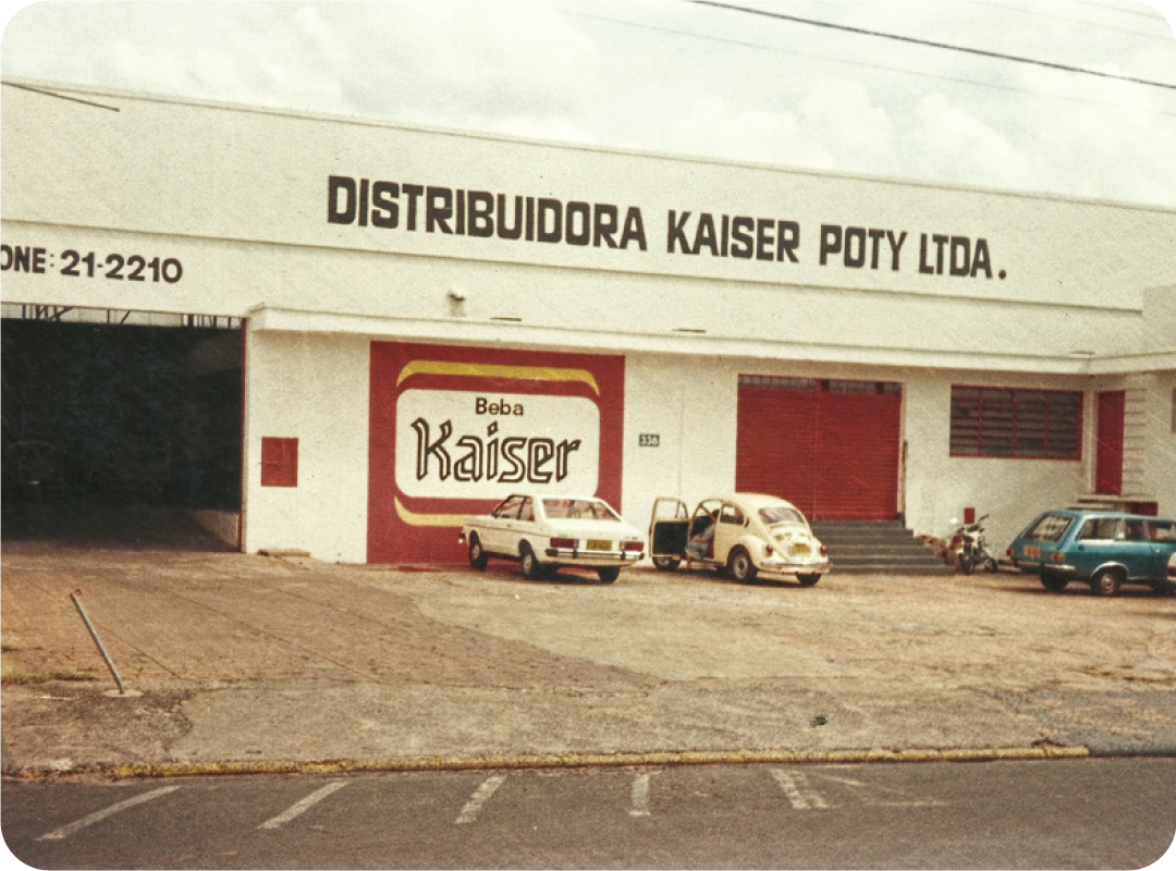 img-linha-do-tempo-bebidas-poty-1984 img-linha-do-tempo-bebidas-poty-1984